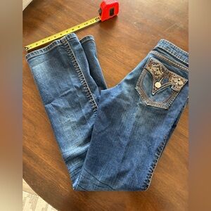 Gorgeous Wrangker Women’s Jeans Sz 27x 34 length Low Rise Rock 47’